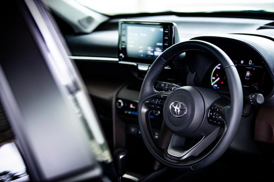 Интерьер Toyota Yaris Cross Hybrid 2020 года  (JP) (фото 12 из 29)
